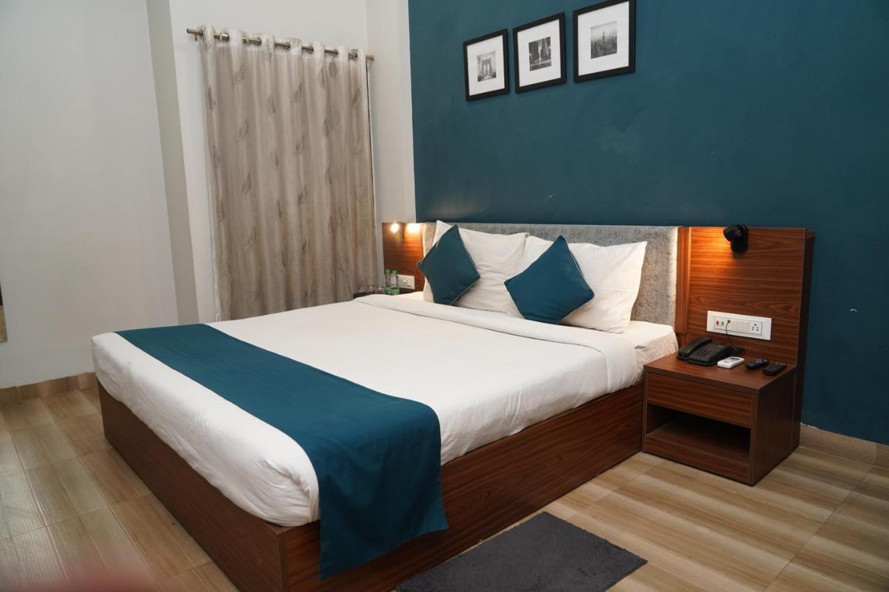 Hotel Ballfin Indore Индор Екстериор снимка