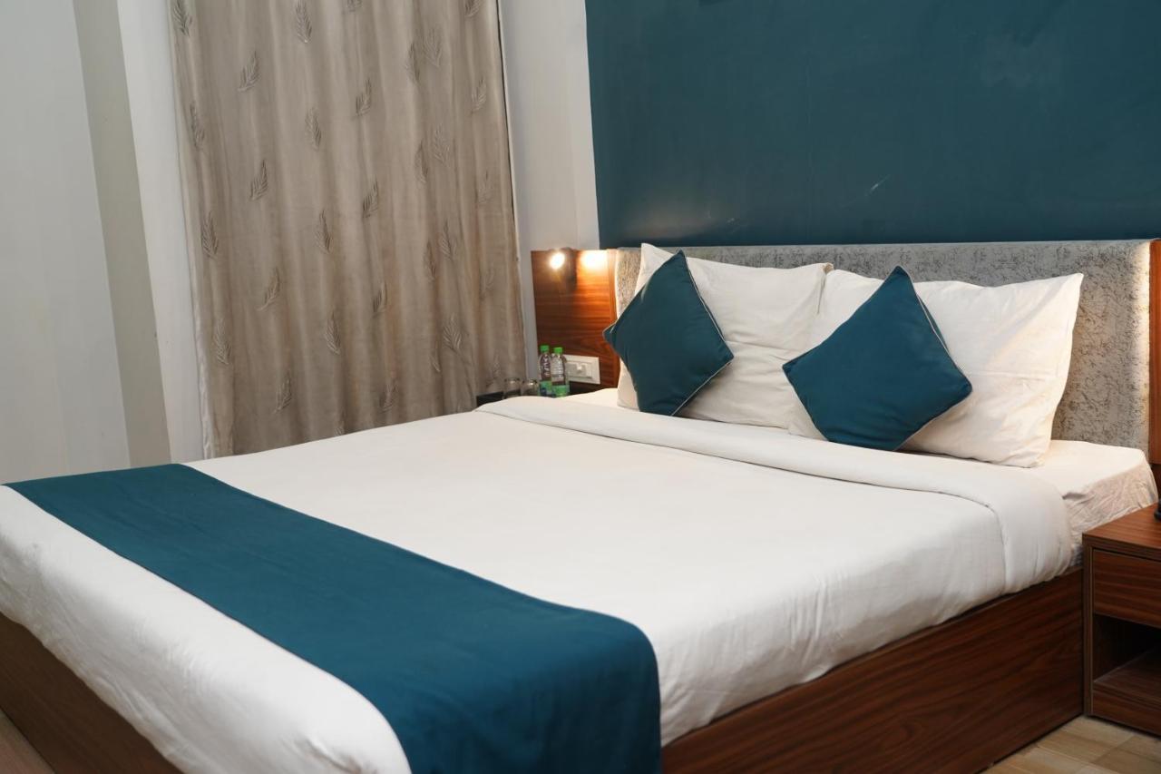 Hotel Ballfin Indore Индор Екстериор снимка