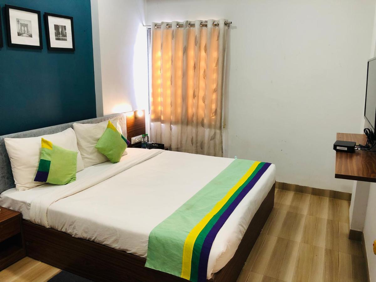 Hotel Ballfin Indore Индор Екстериор снимка