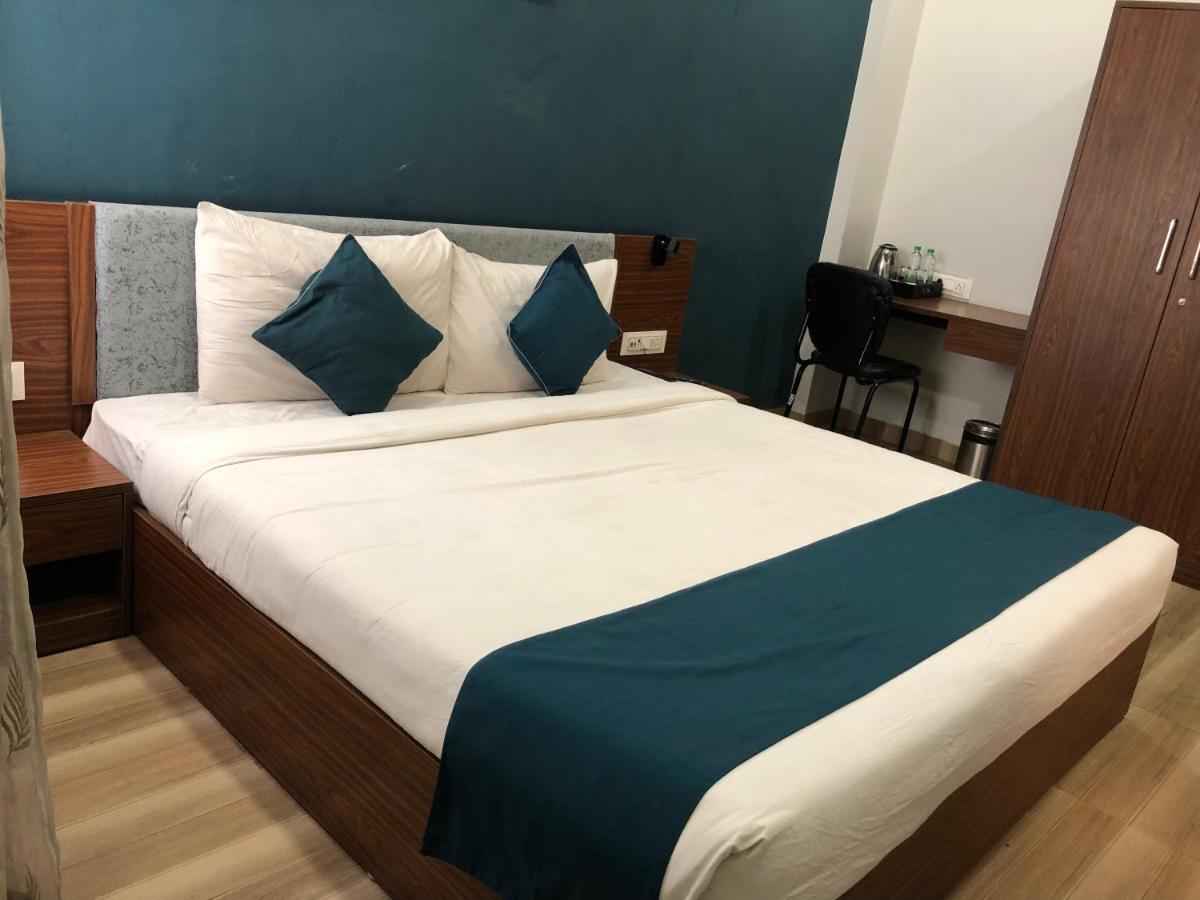 Hotel Ballfin Indore Индор Екстериор снимка