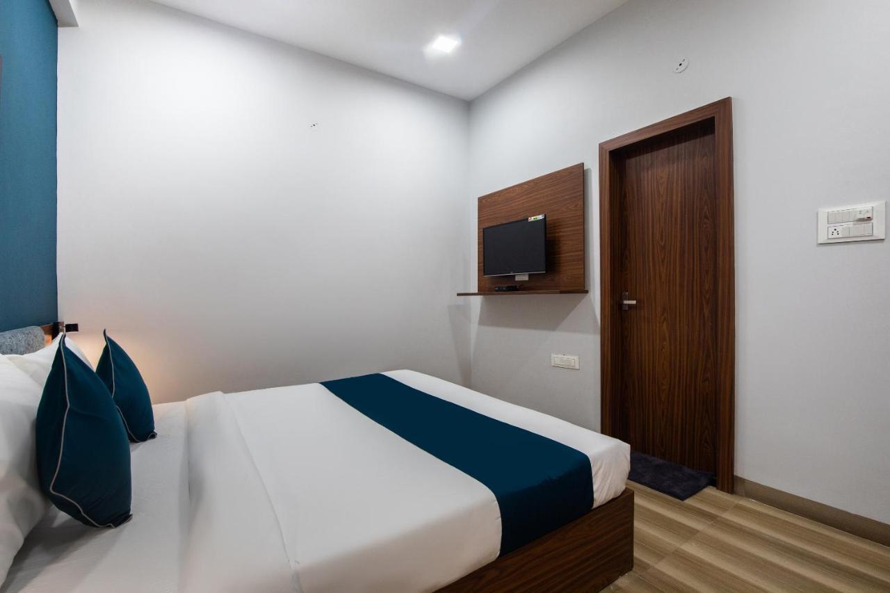 Hotel Ballfin Indore Индор Екстериор снимка