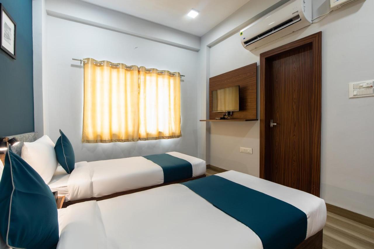 Hotel Ballfin Indore Индор Екстериор снимка