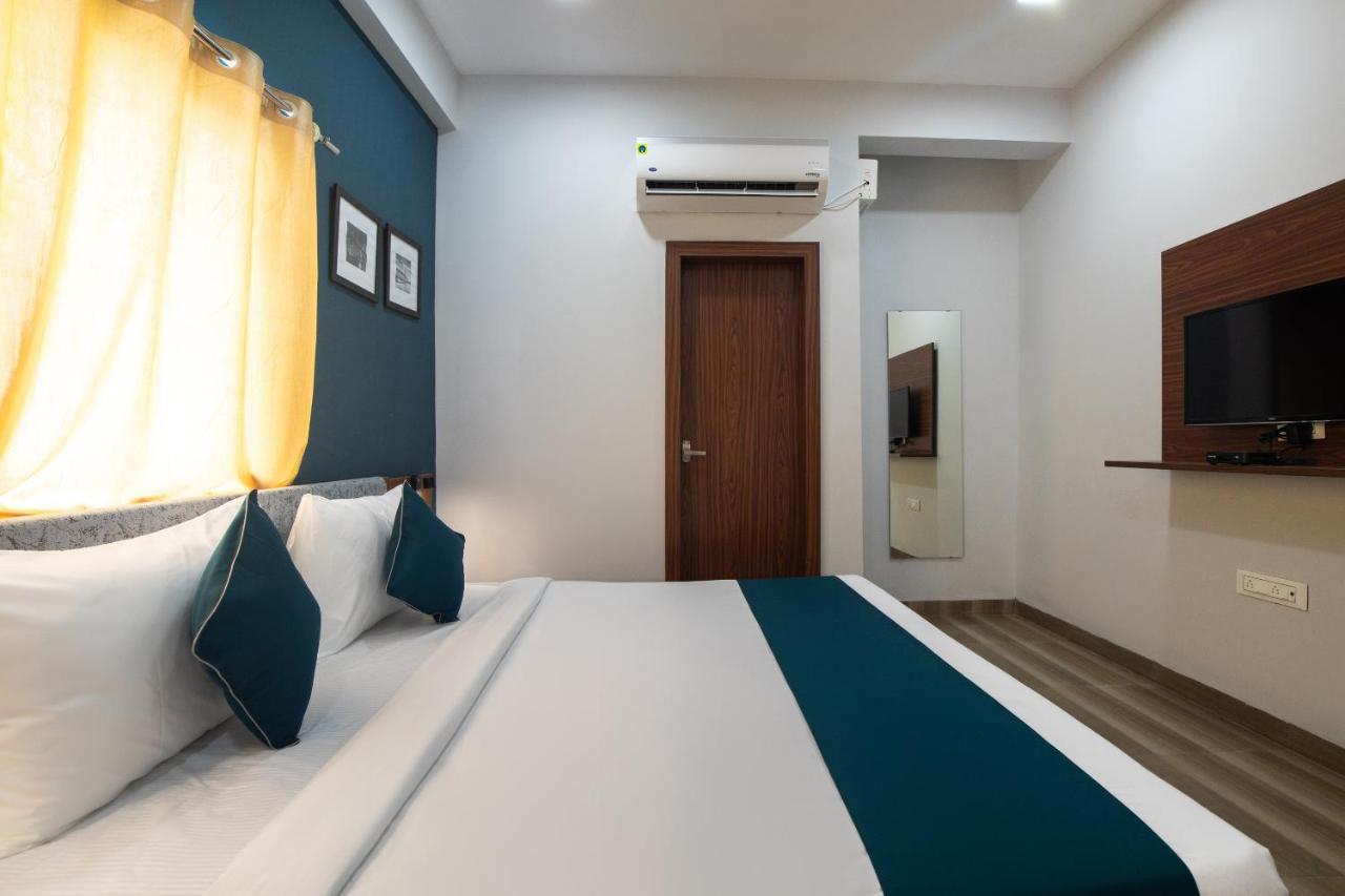 Hotel Ballfin Indore Индор Екстериор снимка
